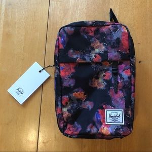 NWT Herschel Travel Kit – Chapter Connect in Watercolor Floral